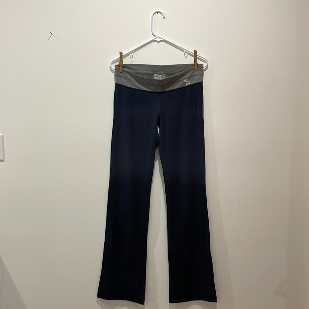 Navy Abercrombie & Fitch Yoga Pants size M